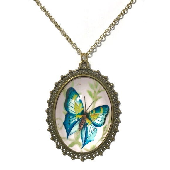 Jewelry - gold butterfly pendent necklace